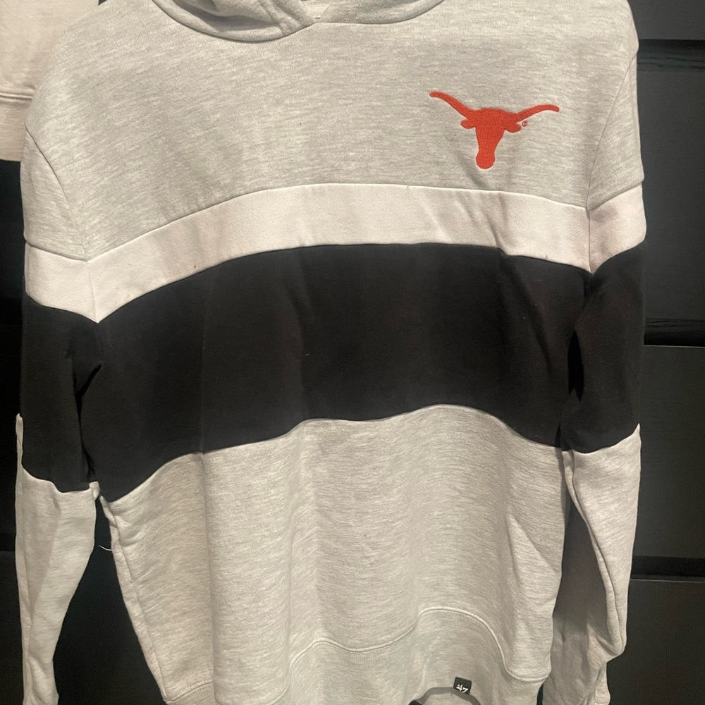 Gray and Black Texas longhorns Sweatshirt with Bold Design